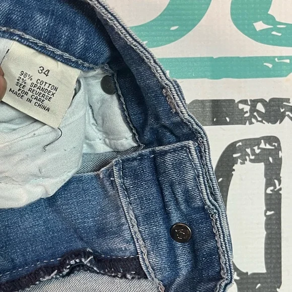 Ripped denim jean shorts Sz 34 - Picture 4 of 4